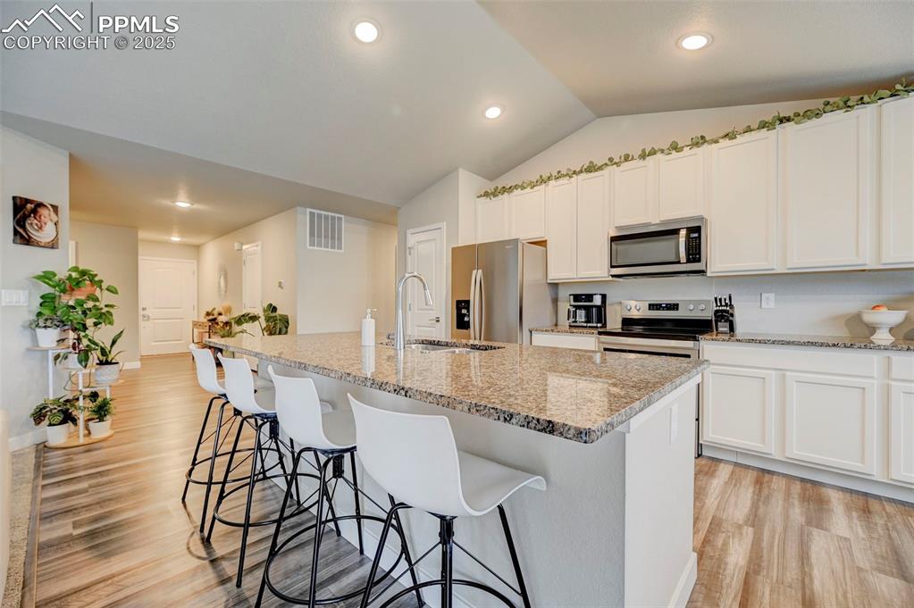 Image 3 of 19: Kitchen