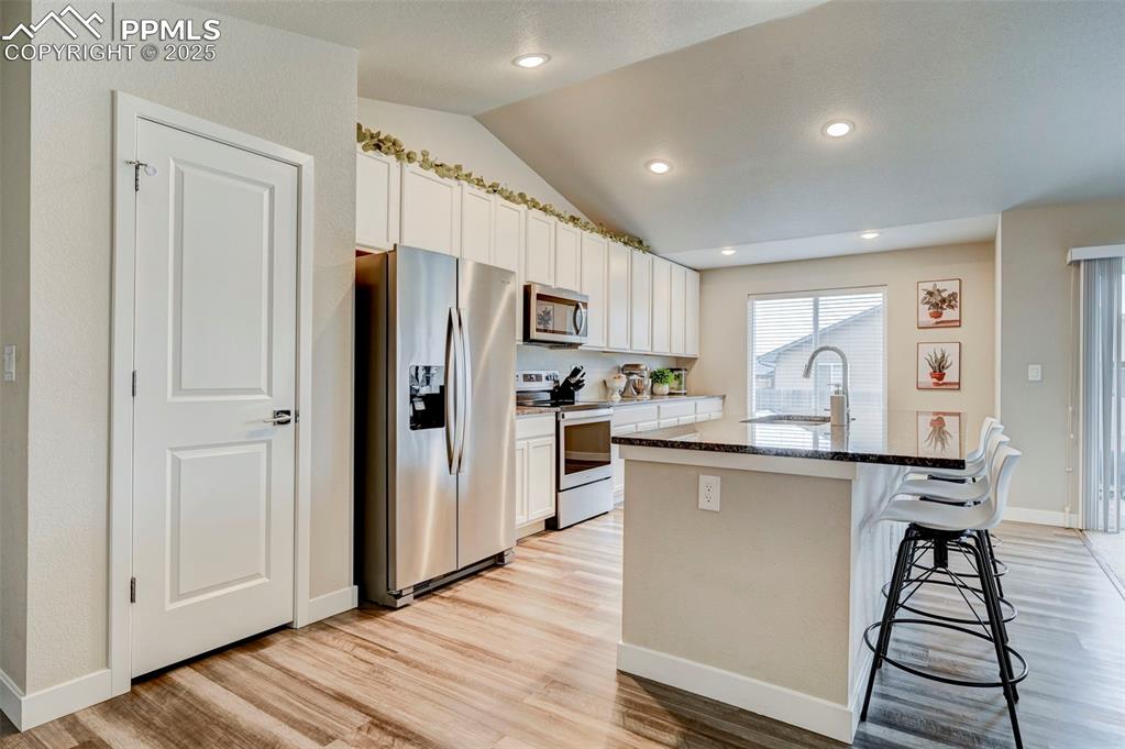 Image 4 of 19: Kitchen