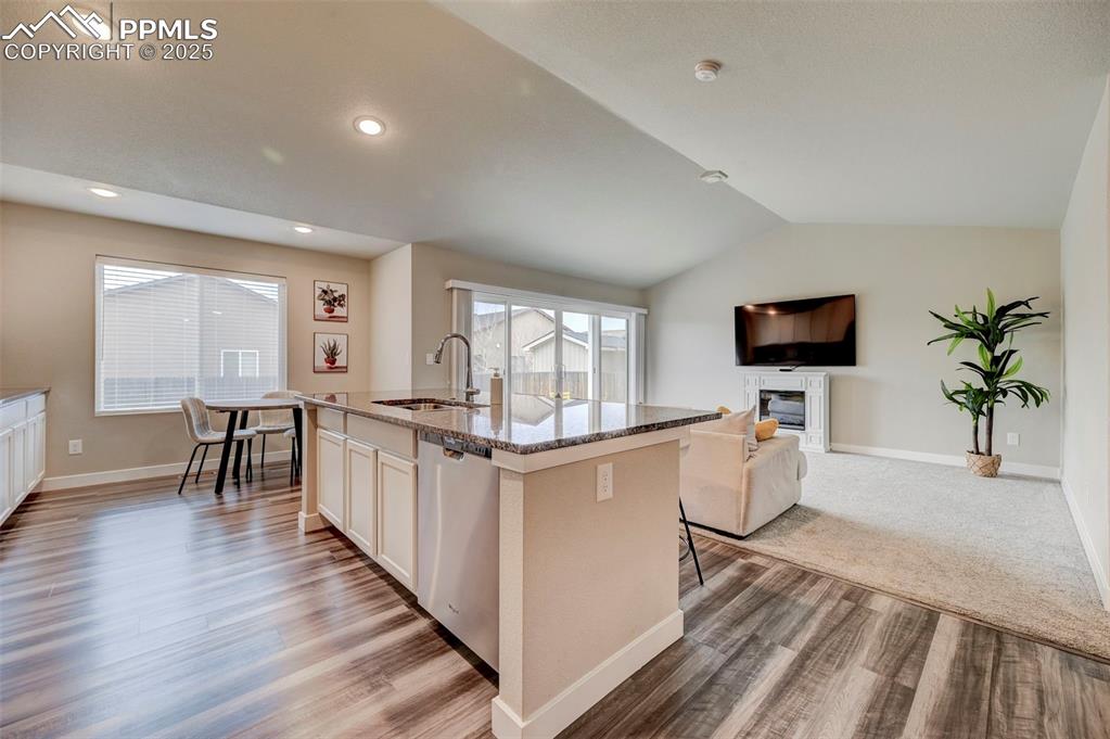 Image 5 of 19: Kitchen