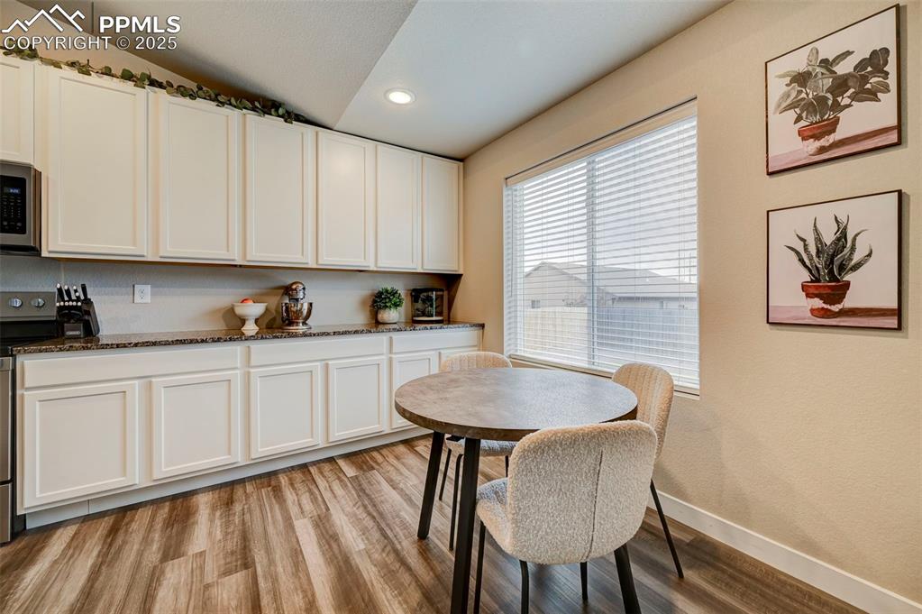 Image 6 of 19: Kitchen