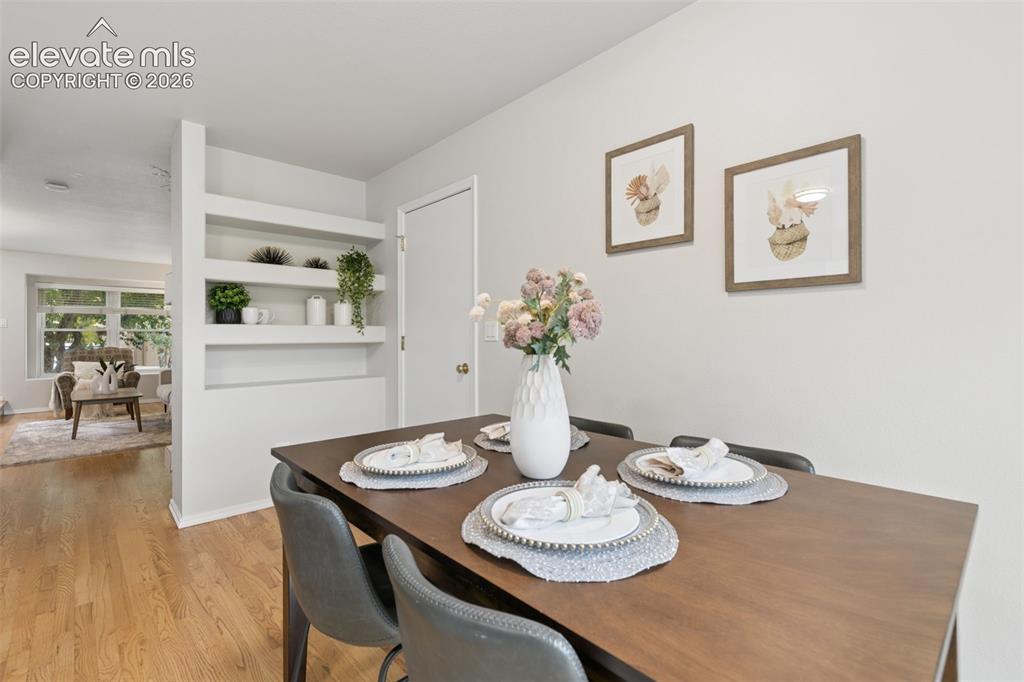 Image 12 of 35: Dining Area