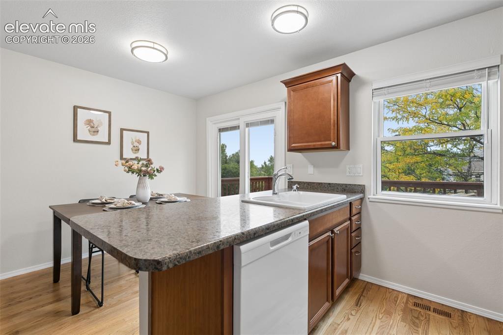Image 8 of 35: Kitchen