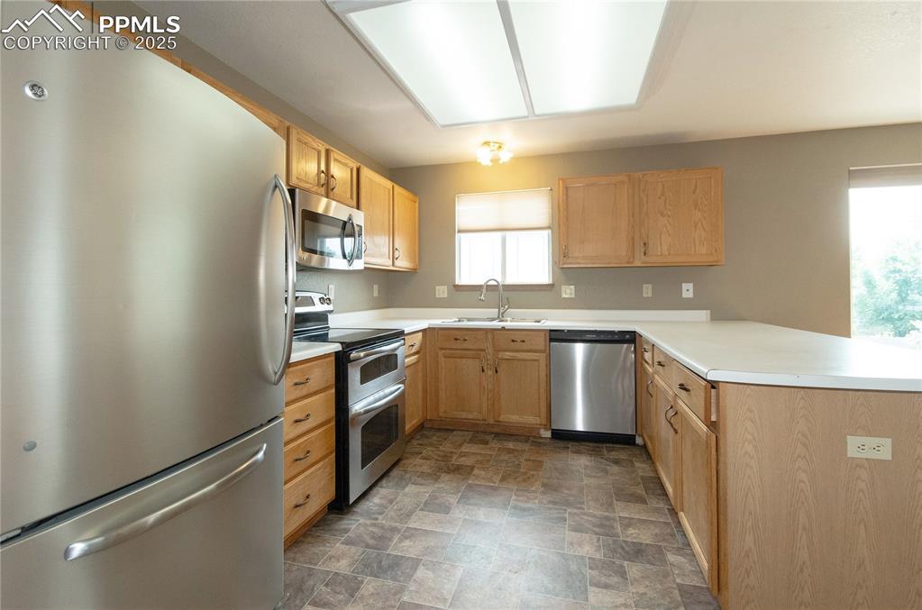 Image 9 of 41: Kitchen