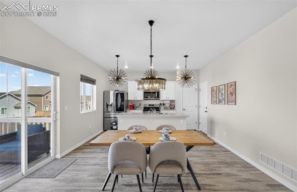 Image 4 of 28: Dining Area