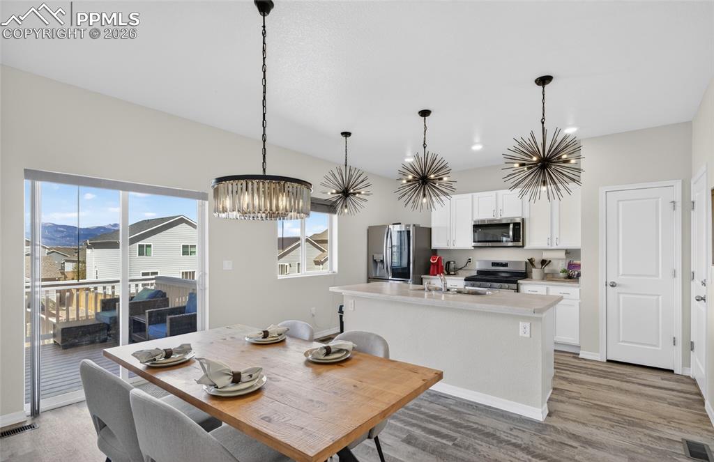 Image 5 of 28: Dining Area