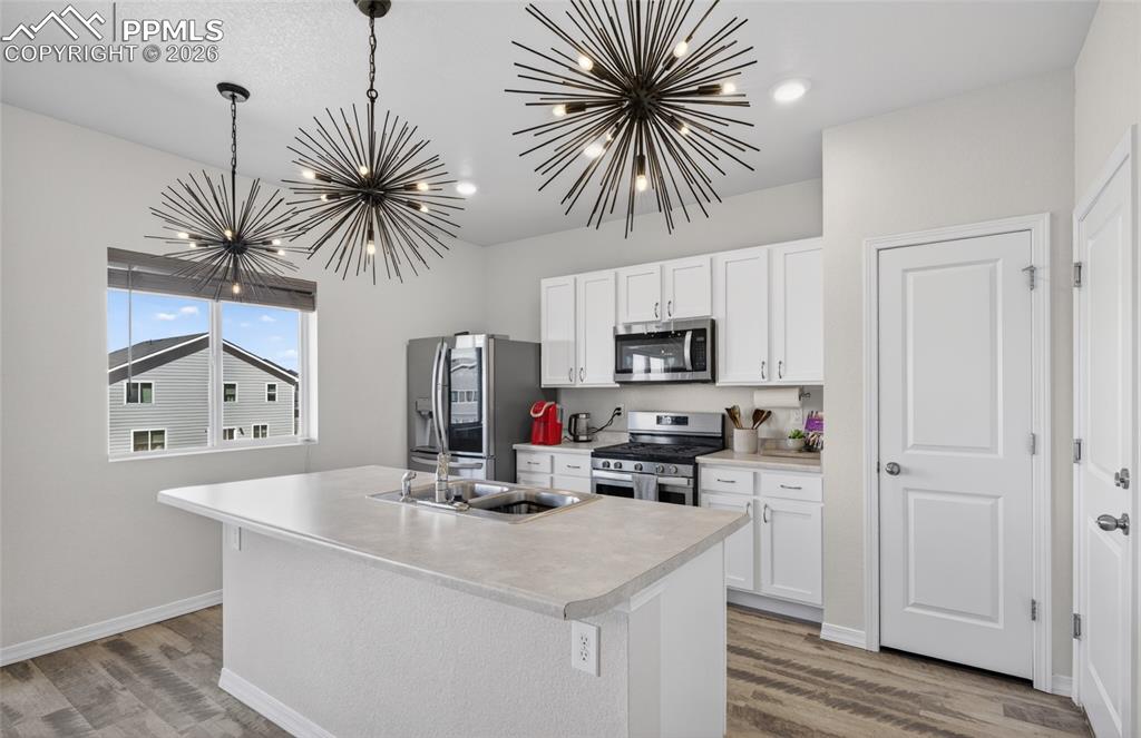 Image 6 of 28: Kitchen