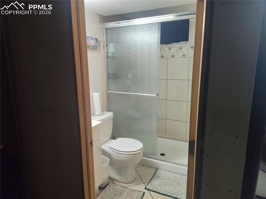 Image 28 of 39: Bathroom