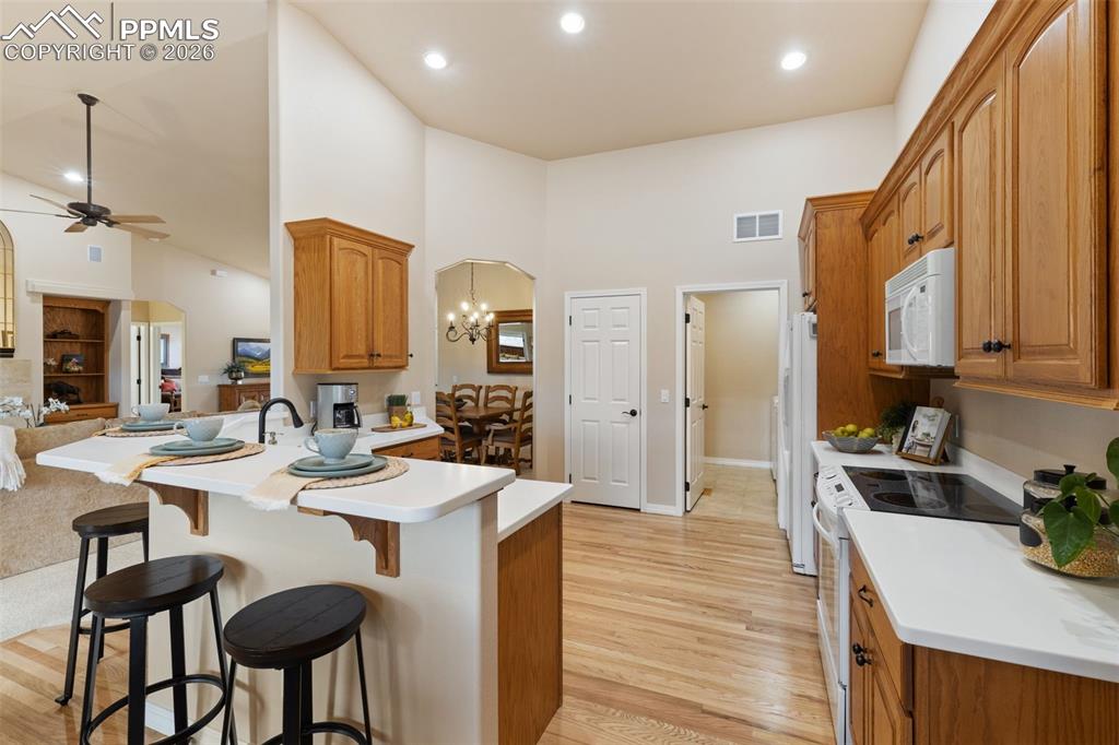 Image 10 of 31: Kitchen