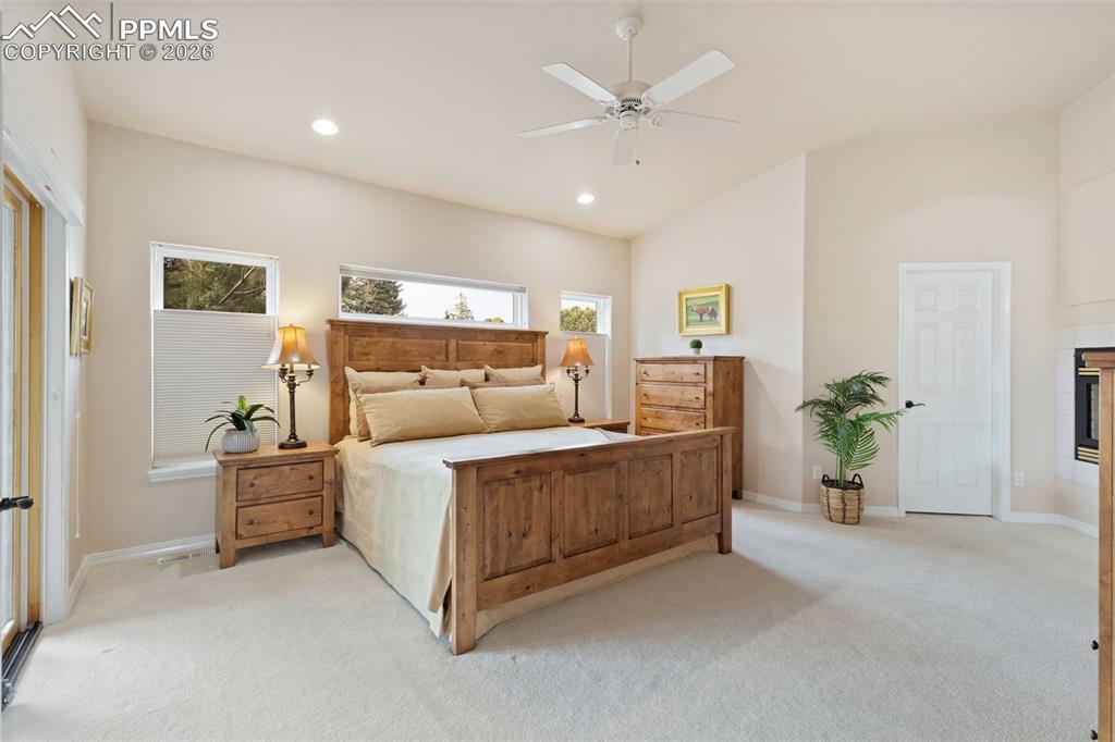 Image 15 of 31: Bedroom