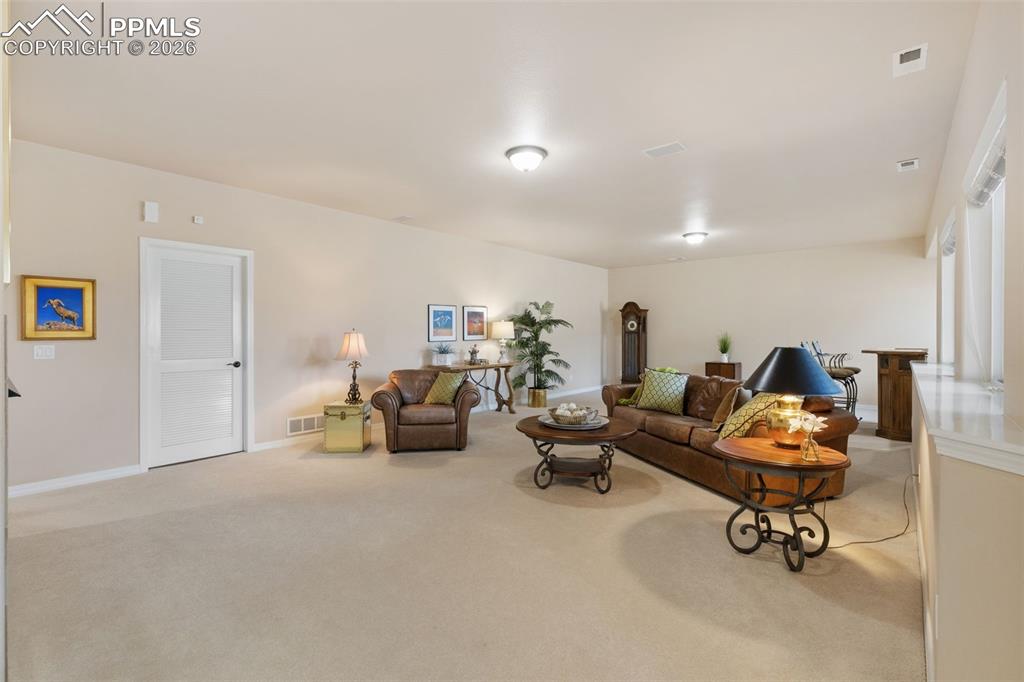 Image 20 of 31: Living Room