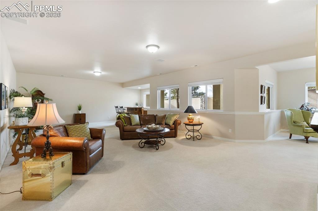 Image 21 of 31: Living Room