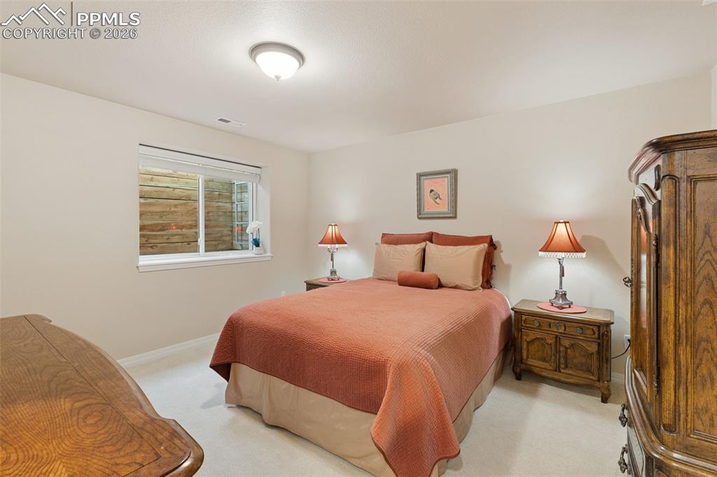 Image 24 of 31: Bedroom