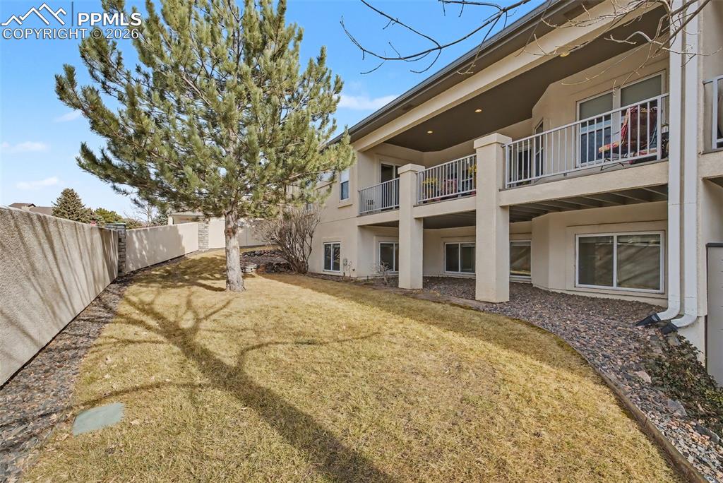 Image 29 of 31: Yard