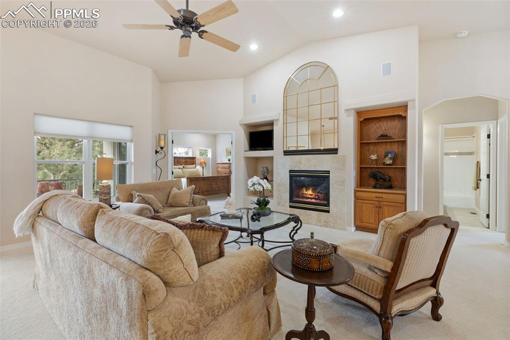 Image 4 of 31: Living Room