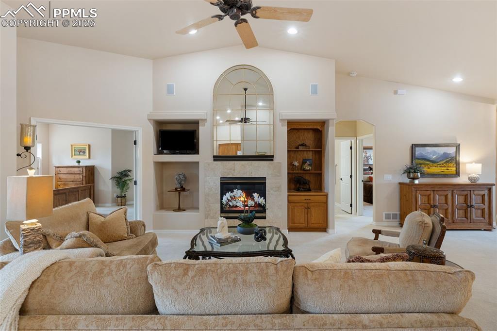 Image 6 of 31: Living Room