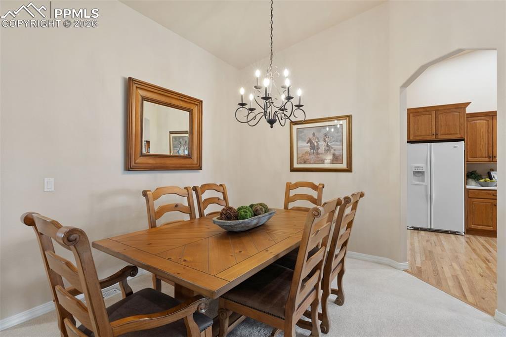 Image 9 of 31: Dining Area