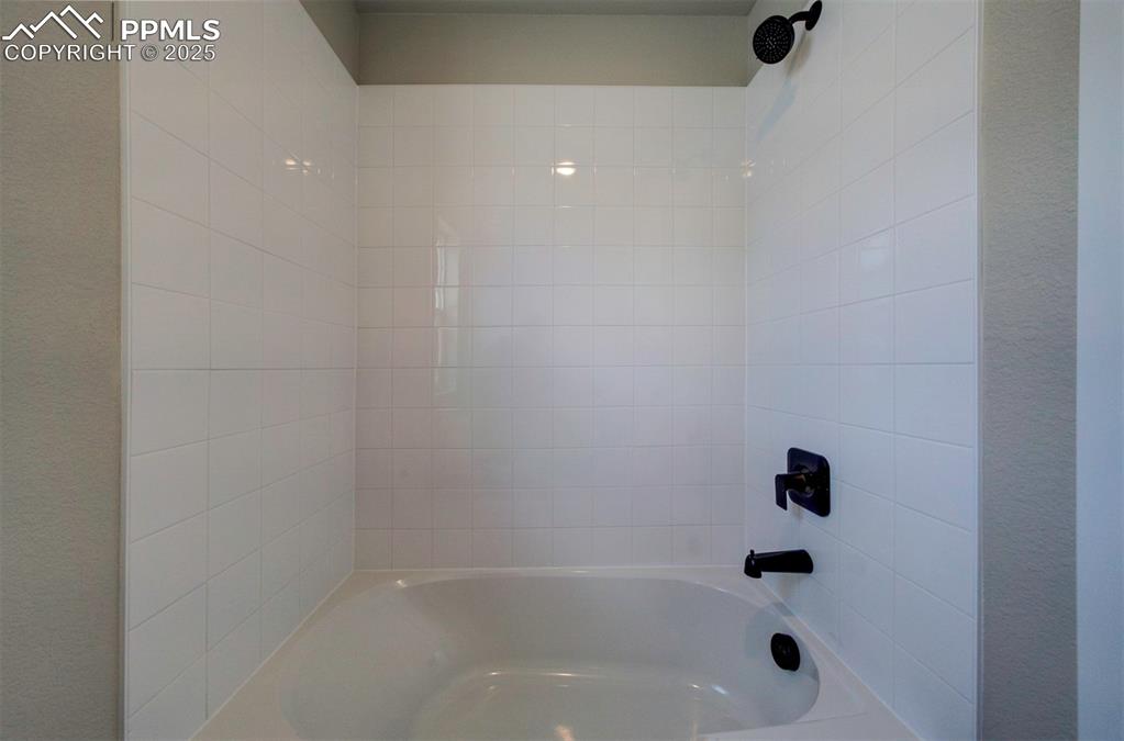 Image 29 of 44: Bathroom