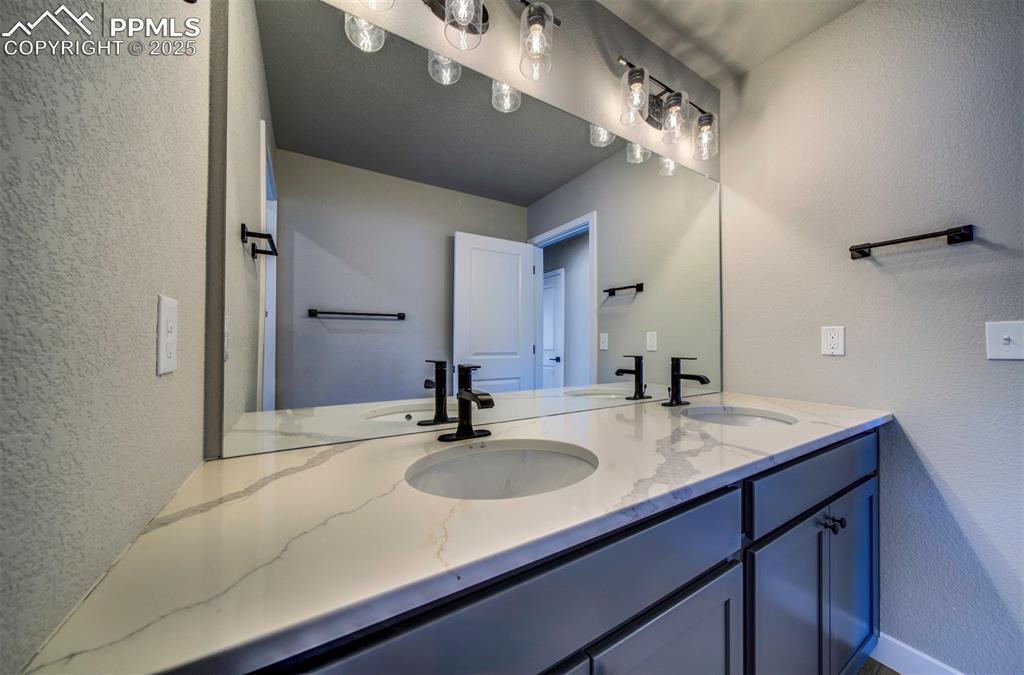 Image 30 of 44: Bathroom