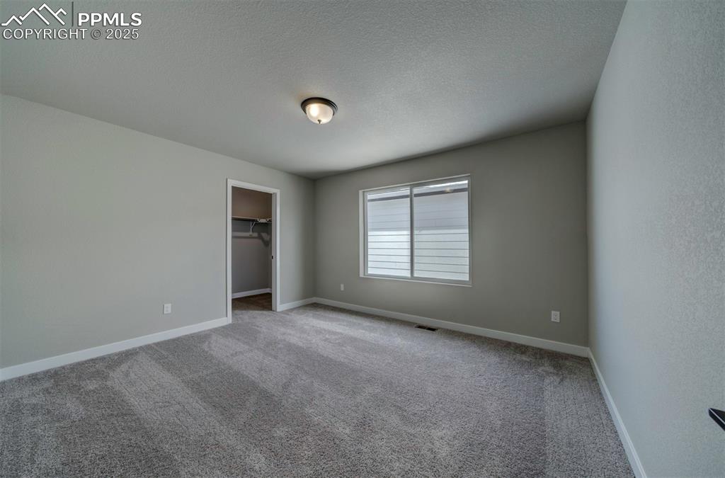 Image 35 of 44: Bedroom