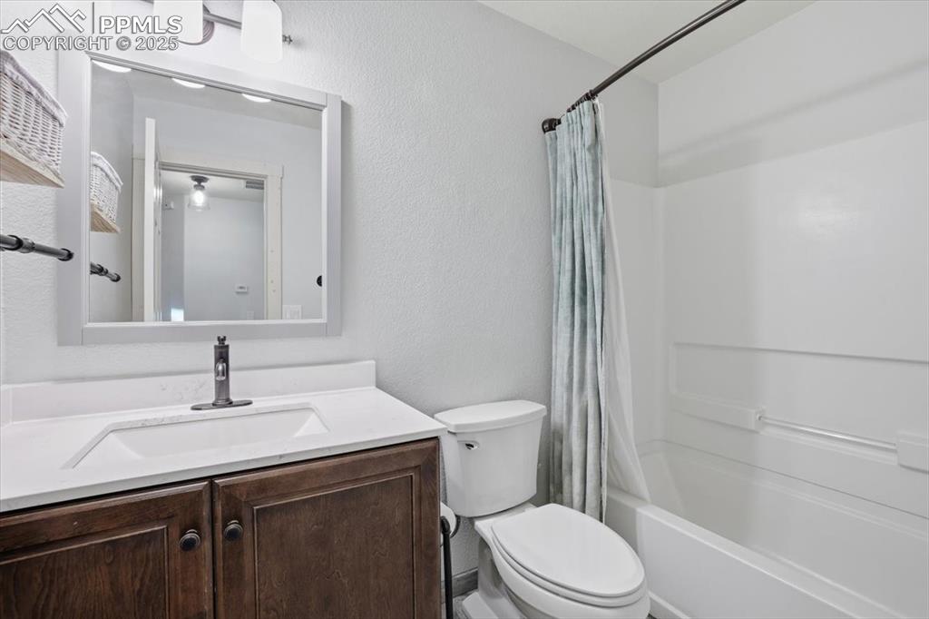 Image 15 of 37: Bathroom