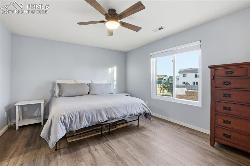 Image 5 of 37: Bedroom