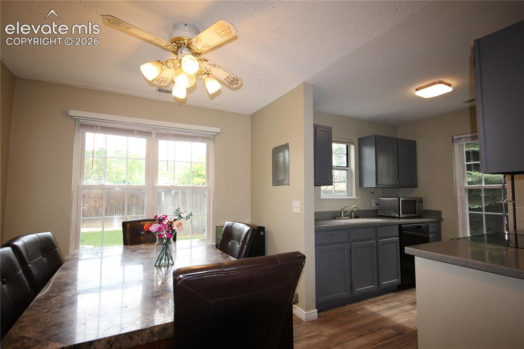 Image 12 of 33: Large picture window in Dining Area for natural light