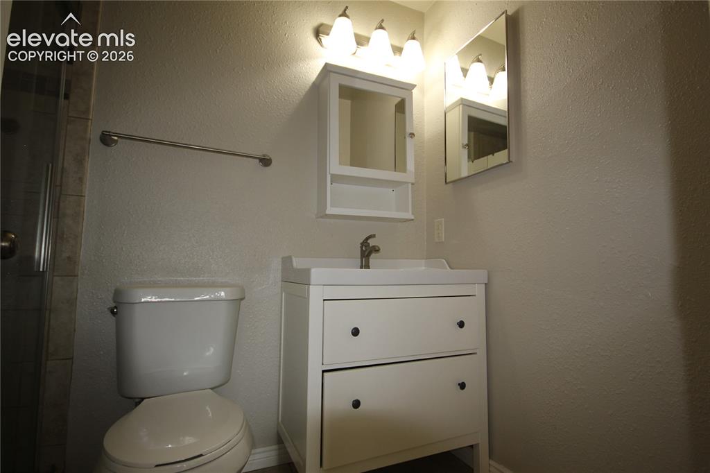 Image 22 of 33: Master Bathroom