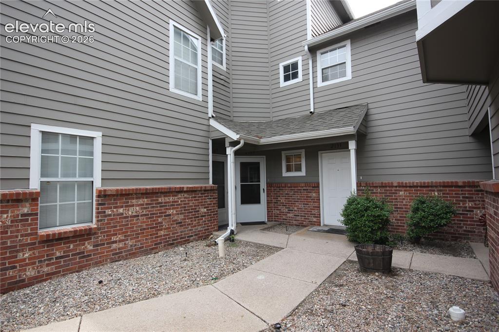 Image 3 of 33: This is the entrance to the home