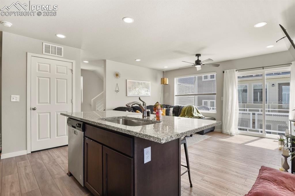 Image 10 of 31: Kitchen