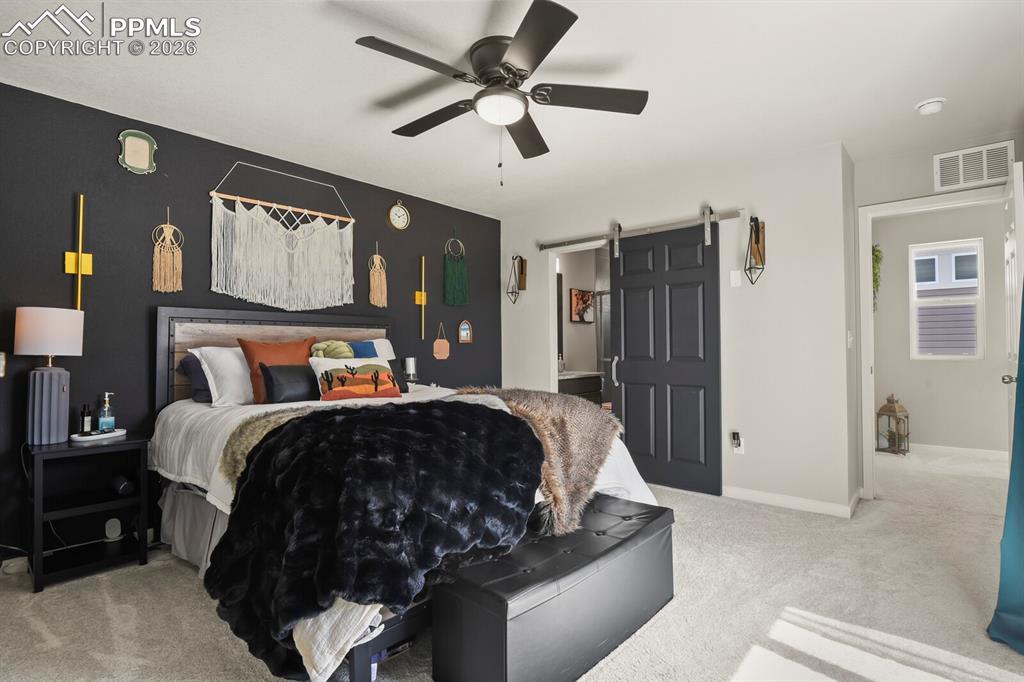 Image 16 of 31: Bedroom