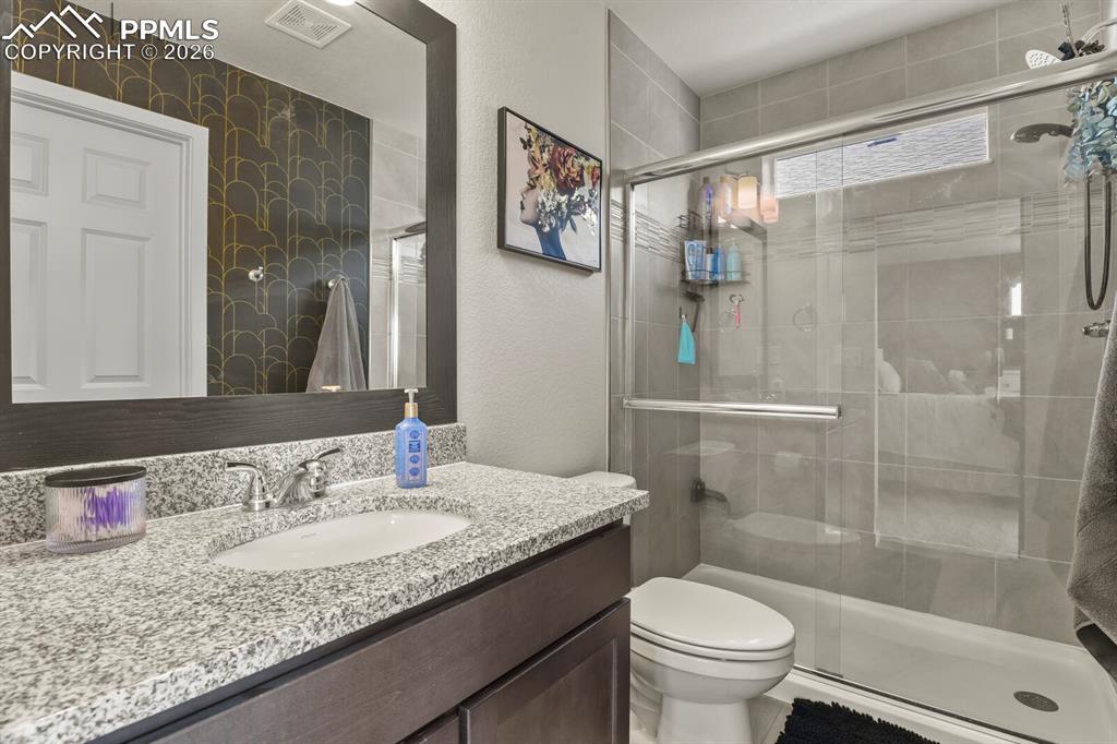 Image 18 of 31: Bathroom