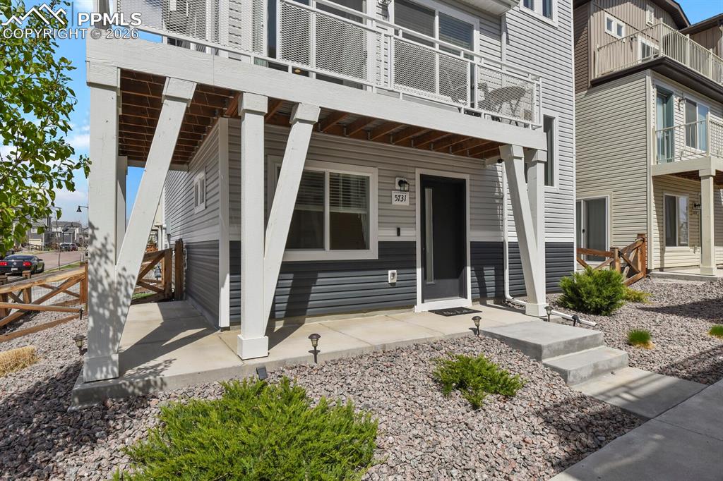 Image 2 of 31: Entry