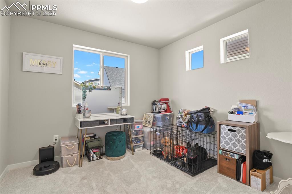 Image 22 of 31: Office