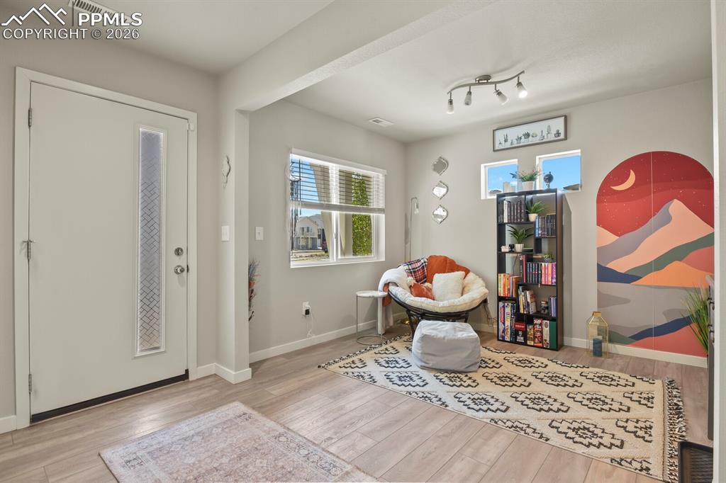 Image 3 of 31: Entry