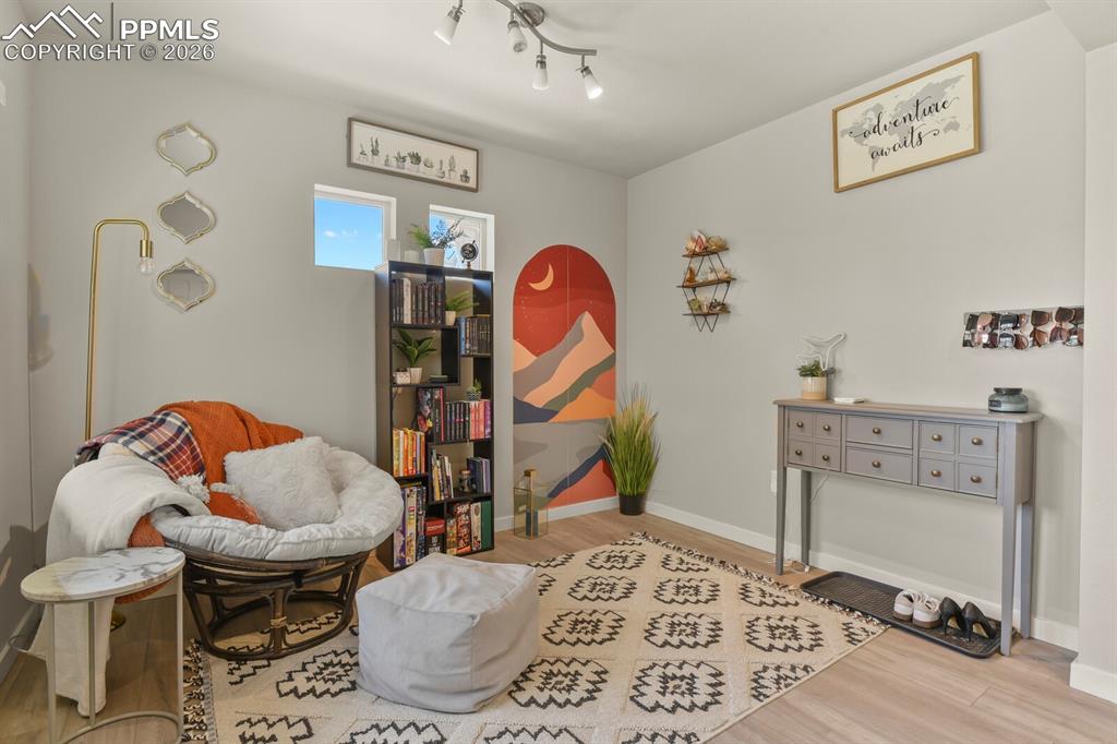 Image 4 of 31: Sitting Room