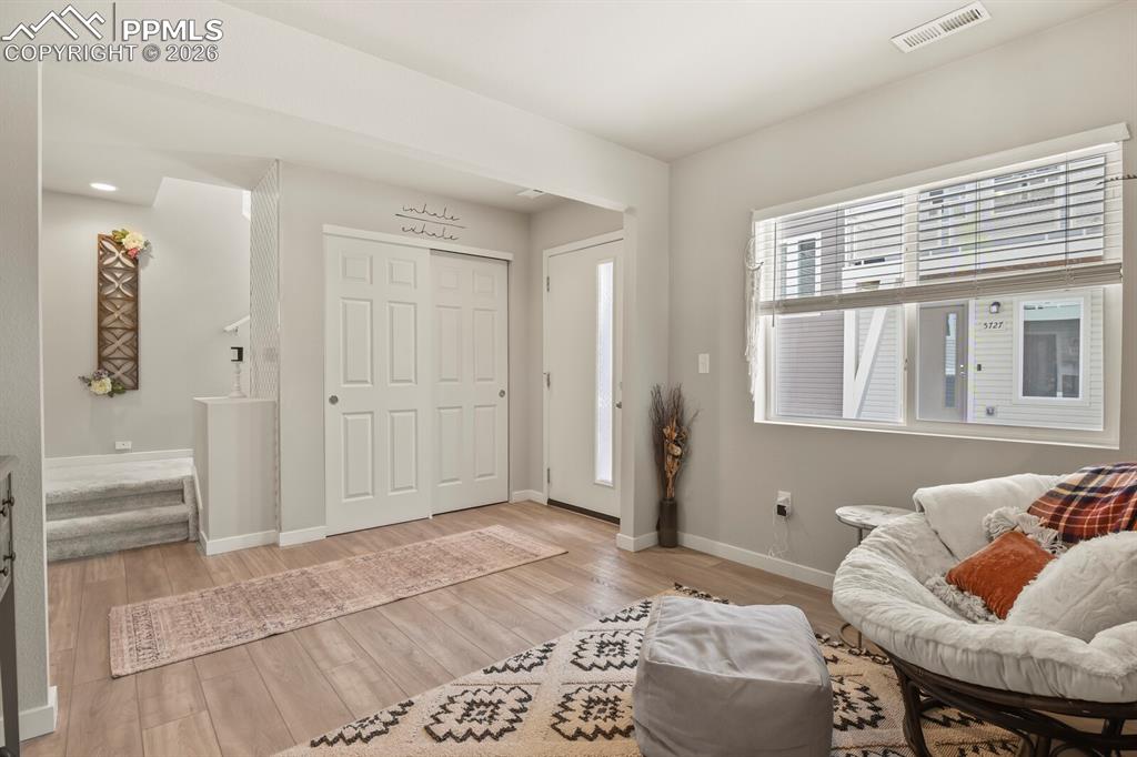 Image 5 of 31: Entry