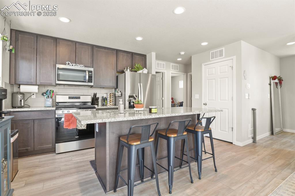 Image 7 of 31: Kitchen