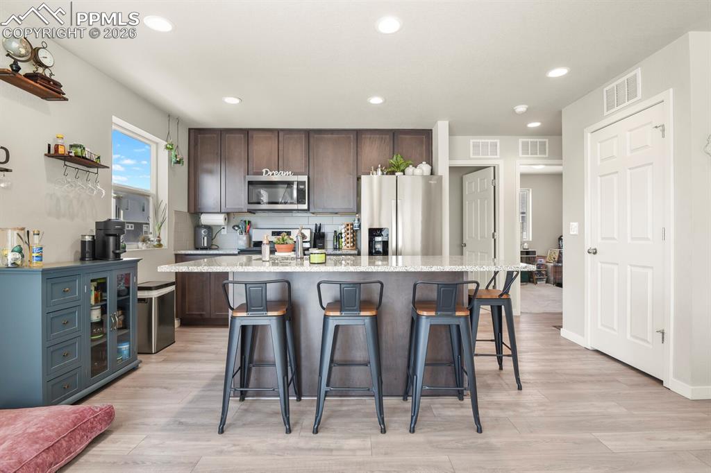 Image 8 of 31: Kitchen