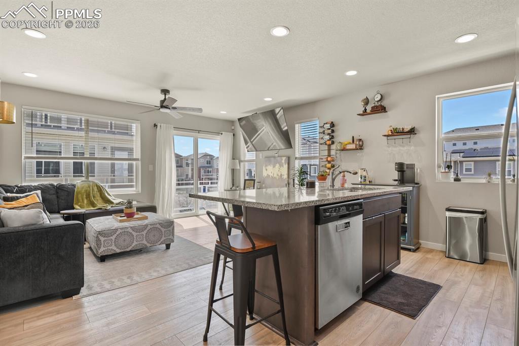 Image 9 of 31: Kitchen