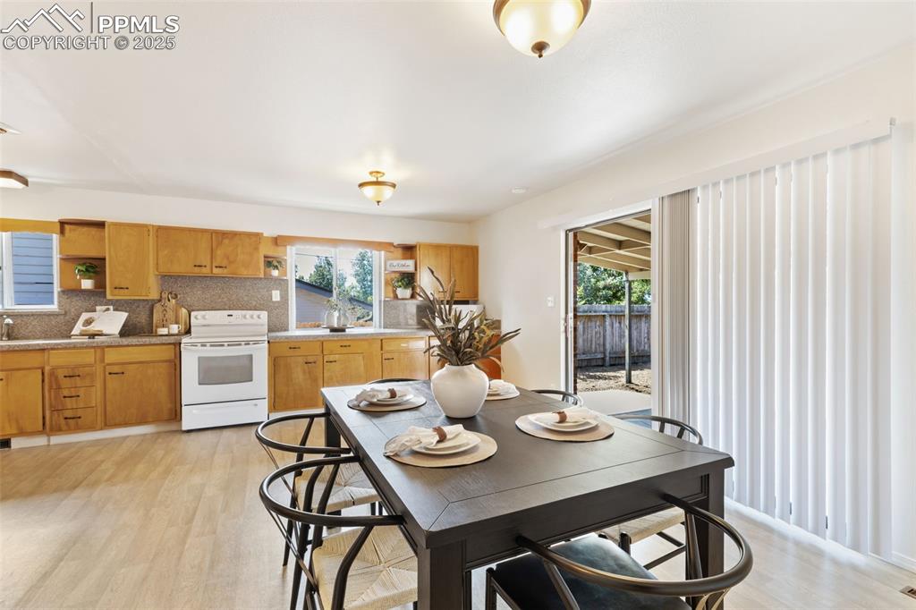 Image 13 of 31: DINING AREA HAS WALK OUT & MOUNTAIN VIEWS