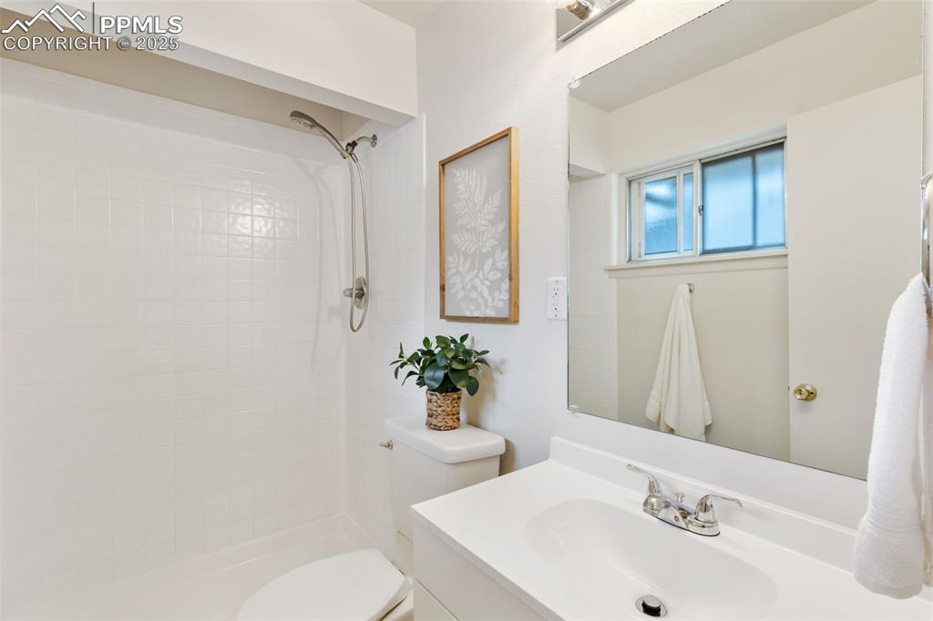 Image 16 of 31: UPDATED EN SUITE BATHROOM