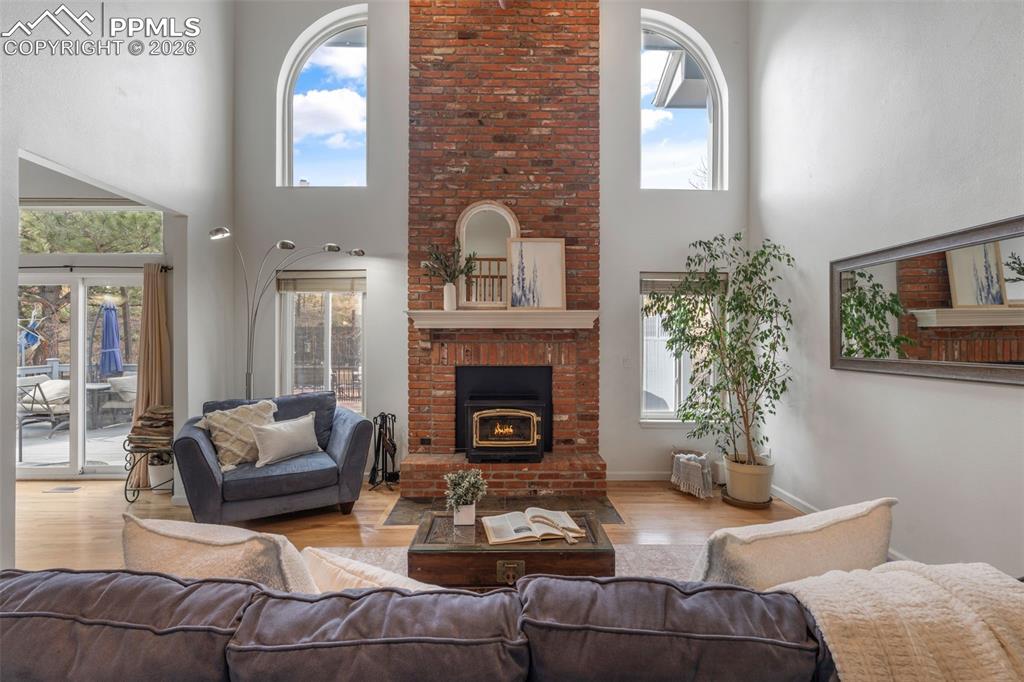 Image 11 of 50: Living Room