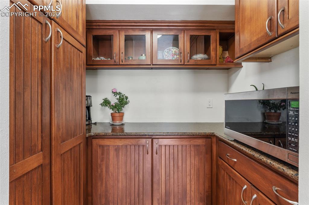 Image 17 of 50: Kitchen