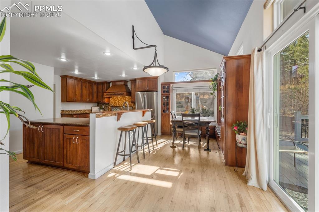 Image 22 of 50: Kitchen