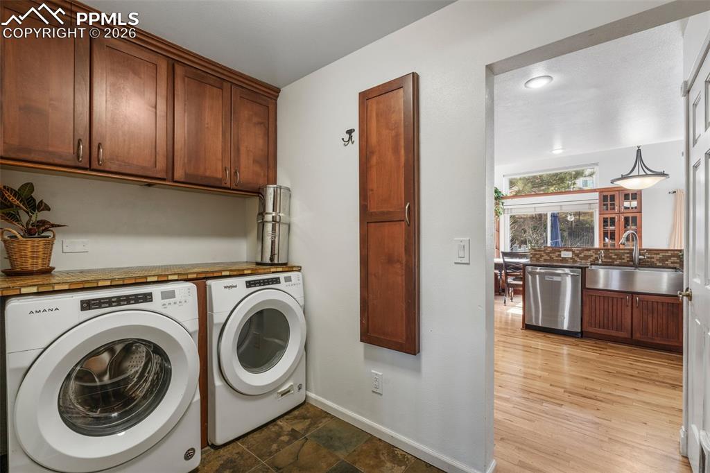 Image 24 of 50: Laundry