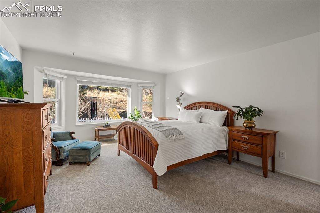 Image 25 of 50: Bedroom