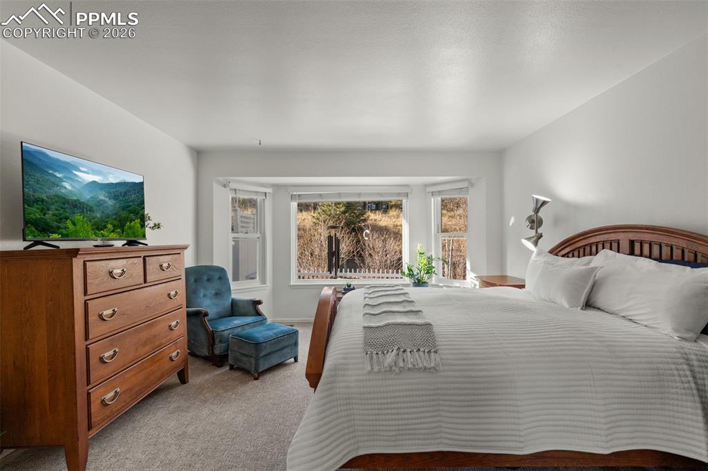 Image 27 of 50: Bedroom