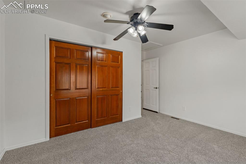 Image 34 of 50: Bedroom