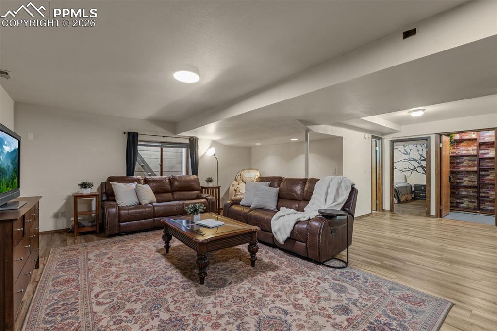 Image 37 of 50: Living Room