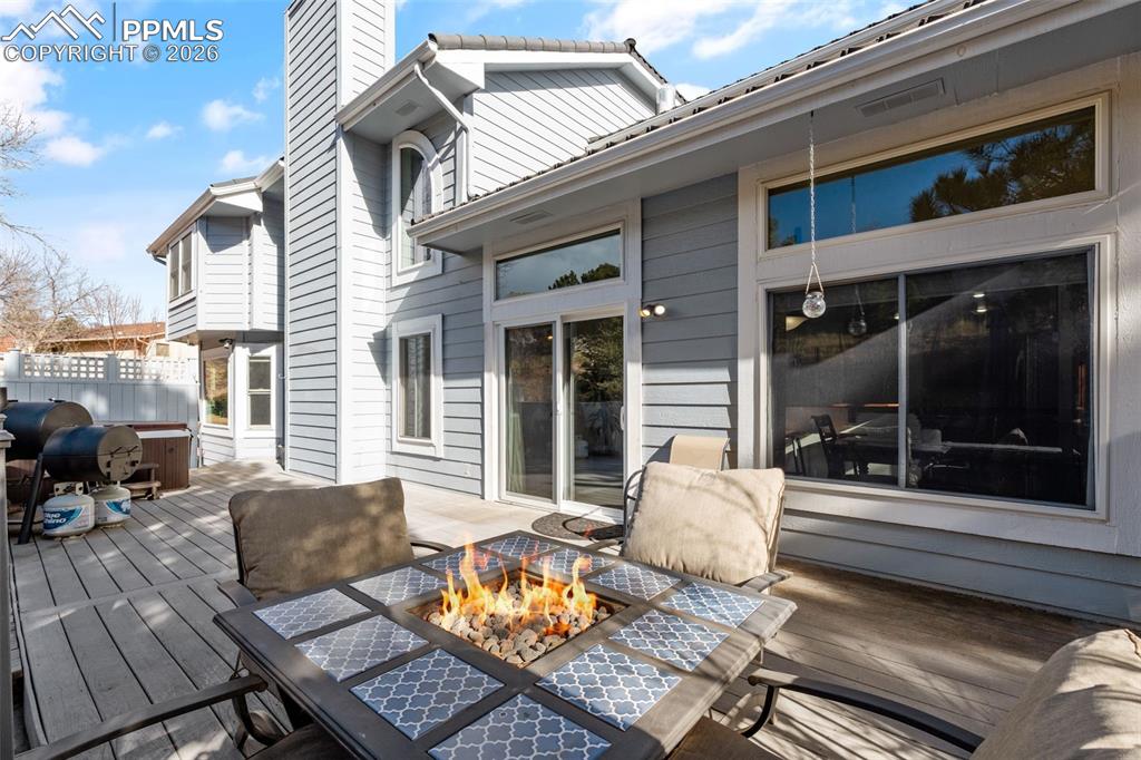 Image 43 of 50: Deck